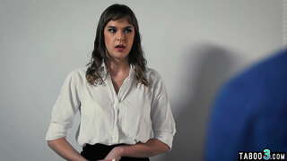 Couage மனைவி வரிசைப்படுத்தும் அவரது ஊழியர் வான்கார்ட் ஃபக் தன் கணவனை