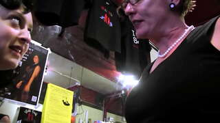 Bar fuckers - lesbisk mogen milf HDpornvideo Bar fuckers - lesbisk mogen milf HDpornvideo