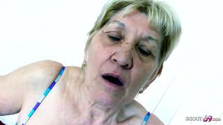 ˧�우 늙은 할머니 Gabi 는 성을 가진 괴물 콕 젊은이