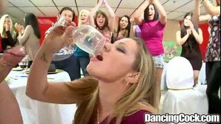 Dancingcock זין גדול חגיגה