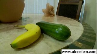 Cute nga Tin-edyer Amateur sa Pagdula Uban sa Dildos vid-14