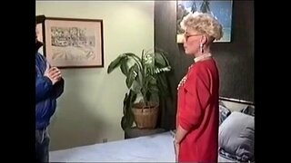 порнозірка Еббі Гейл трахається в жопу вінтажно