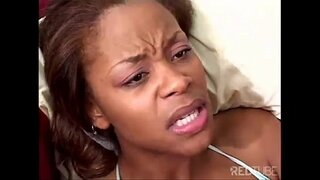 חתלתול נתפס על ידי גמד