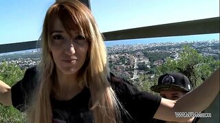 ���ጥል ያለው milf ሆኖ drilled ነበር ይታያል በአደባባይ