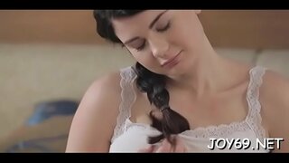 Prurient Lucy L. långsamt blir naken bara för skojs skull