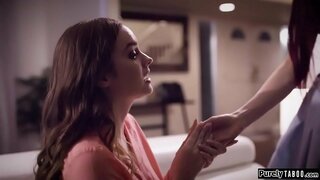 Pusaudžu ātri mainās tikšanās laikā no dienas, kad viņas sis ir ar meiteni iepazinās internetā.Viņa maina sevi, lai izskatās, ka viņas sis un rāda uz augšu, ifo viņas datumus mājā.Viņa manipulē ar meiteni par seksu