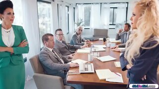 ʰ�슴성교 경제인 머리에 머리를 이동하는 동안 boardmeeting.다른 기업에서 얻을 신속하게 할 수 있습니다.마지막으로 섹시한중년여성스에 대한 자신과 키스를 시작하고 서로 핥아